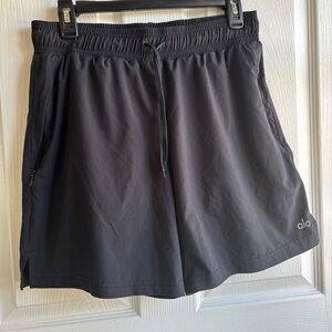 ALO Yoga Men’s Performance Shorts with built in compression shorts- S